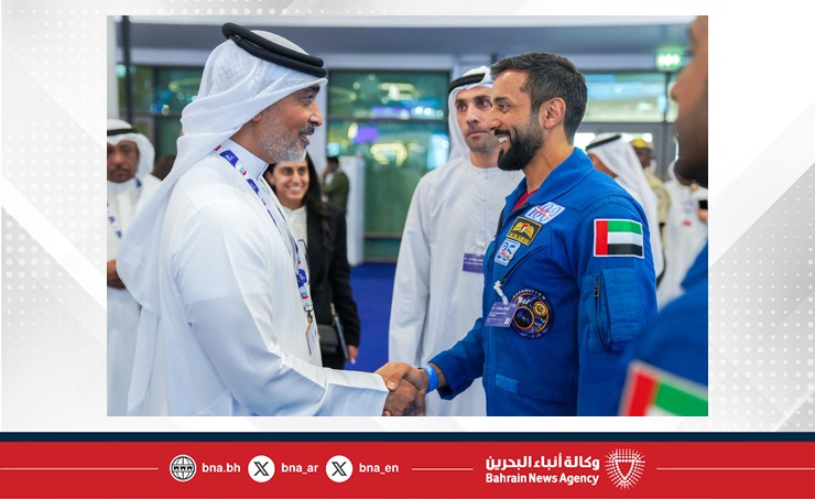 على هامش مشاركته في معرض دبي للطيران 2025..رئيس مجلس إدارة وكالة البحرين للفضاء يلتقي رئيس مجلس إدارة وكالة الإمارات للفضاء